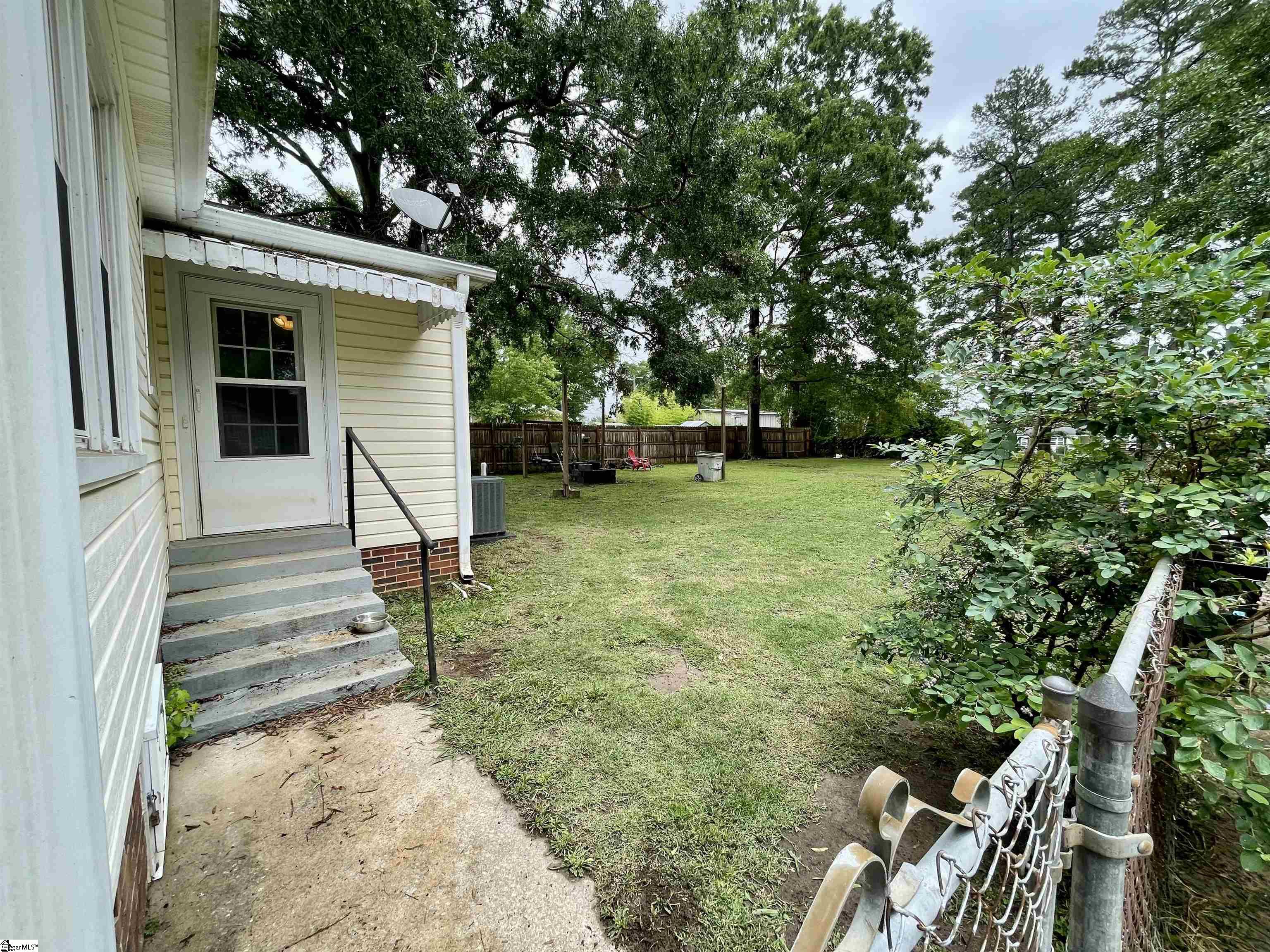 Clinton, South Carolina 29325, United States, 3 Bedrooms Bedrooms, ,2 BathroomsBathrooms,Residential,Contingent,148352