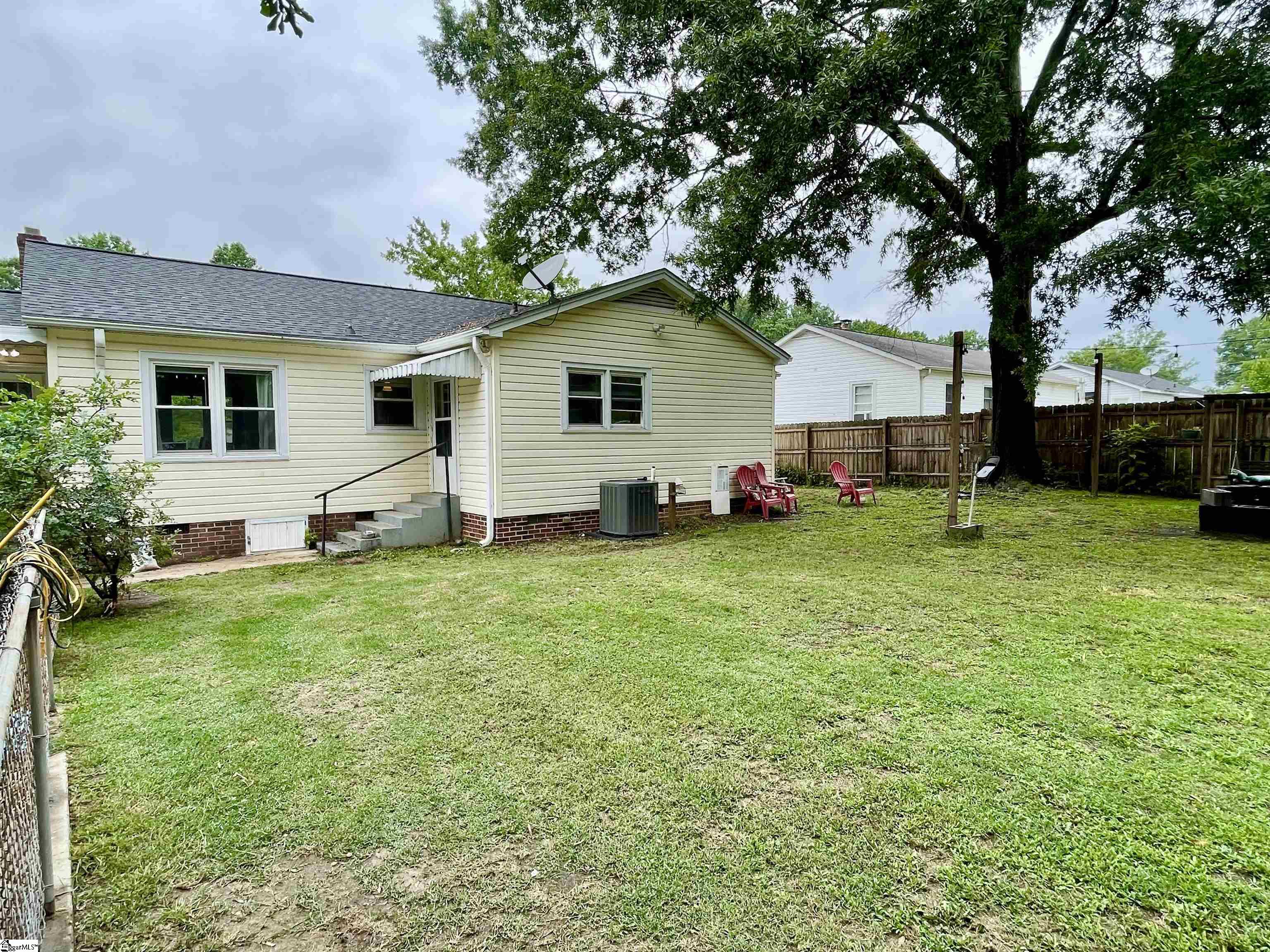 Clinton, South Carolina 29325, United States, 3 Bedrooms Bedrooms, ,2 BathroomsBathrooms,Residential,Contingent,148352