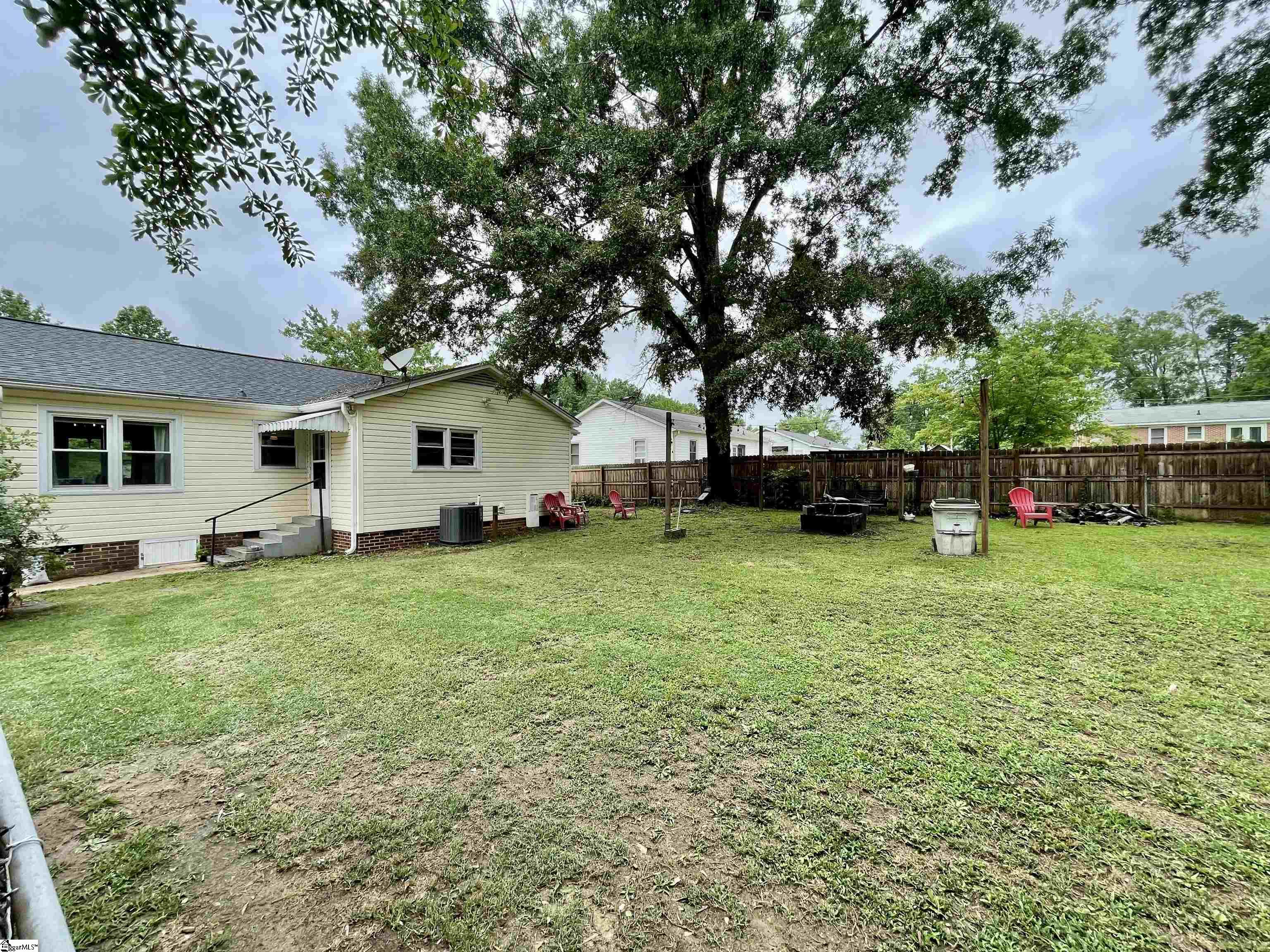 Clinton, South Carolina 29325, United States, 3 Bedrooms Bedrooms, ,2 BathroomsBathrooms,Residential,Contingent,148352