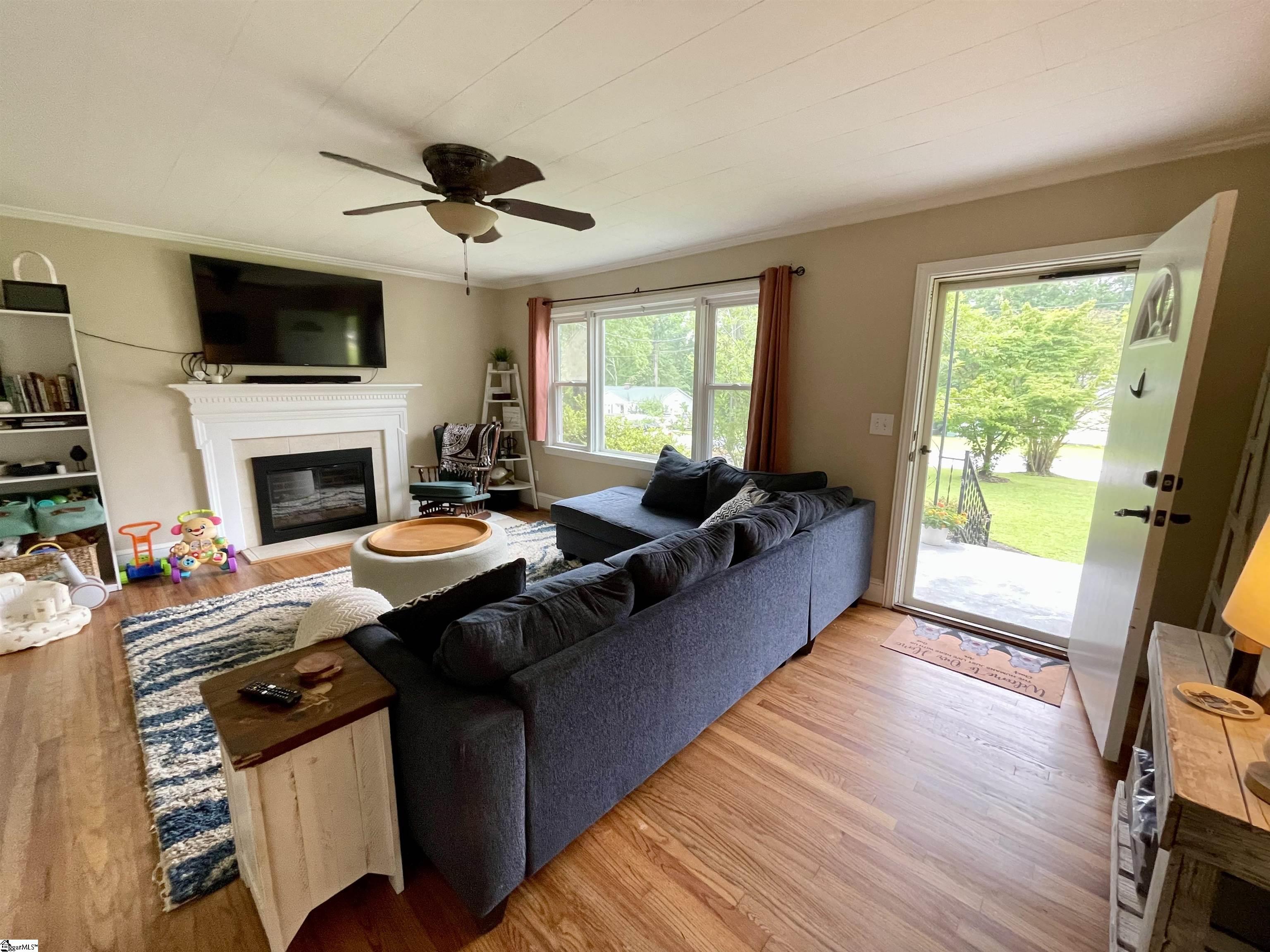 Clinton, South Carolina 29325, United States, 3 Bedrooms Bedrooms, ,2 BathroomsBathrooms,Residential,Contingent,148352