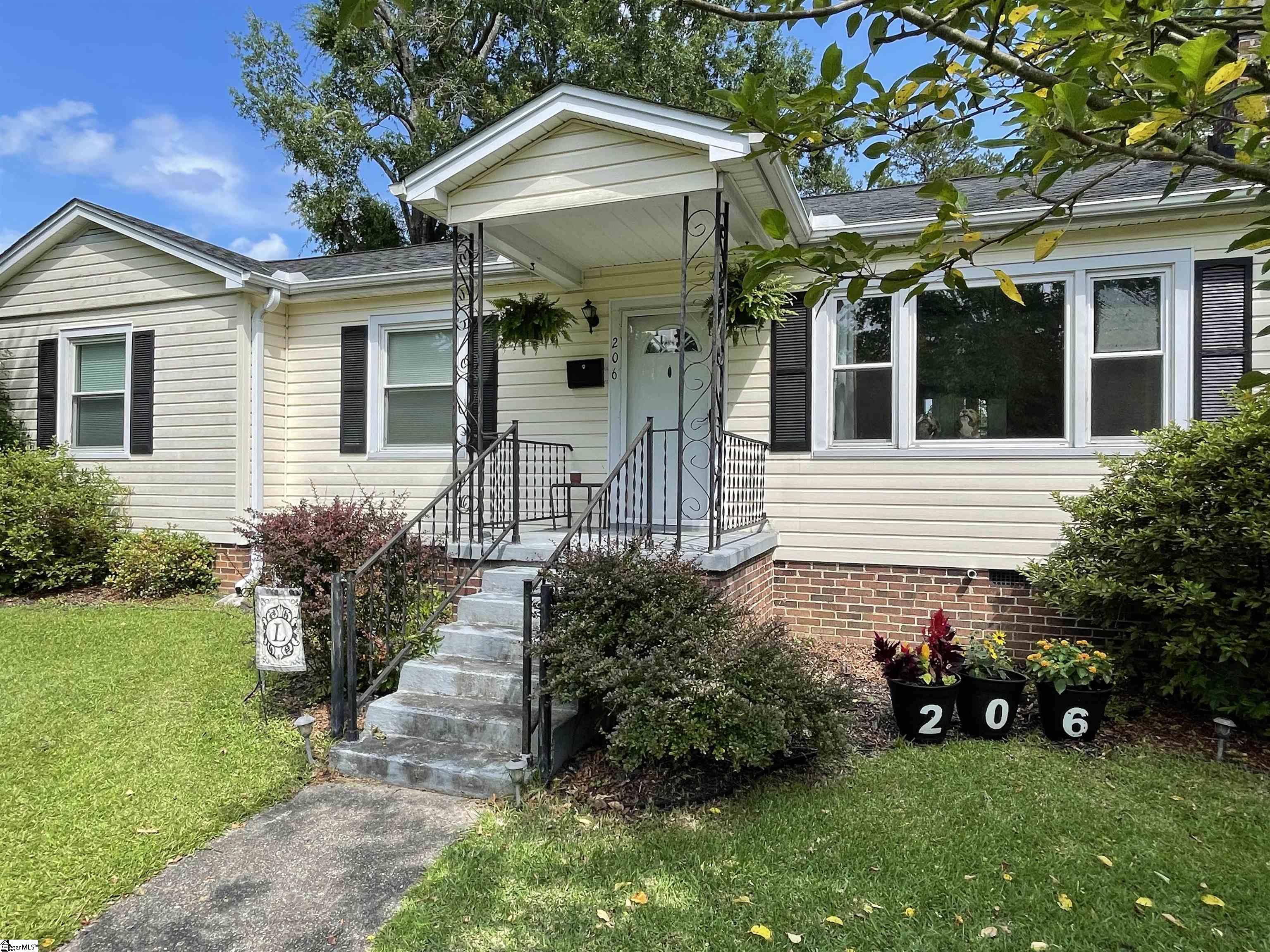 Clinton, South Carolina 29325, United States, 3 Bedrooms Bedrooms, ,2 BathroomsBathrooms,Residential,Contingent,148352