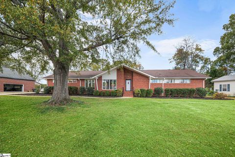 Photo of 207 Grandview Circle, Travelers Rest, SC 29690 (MLS # 1573674)