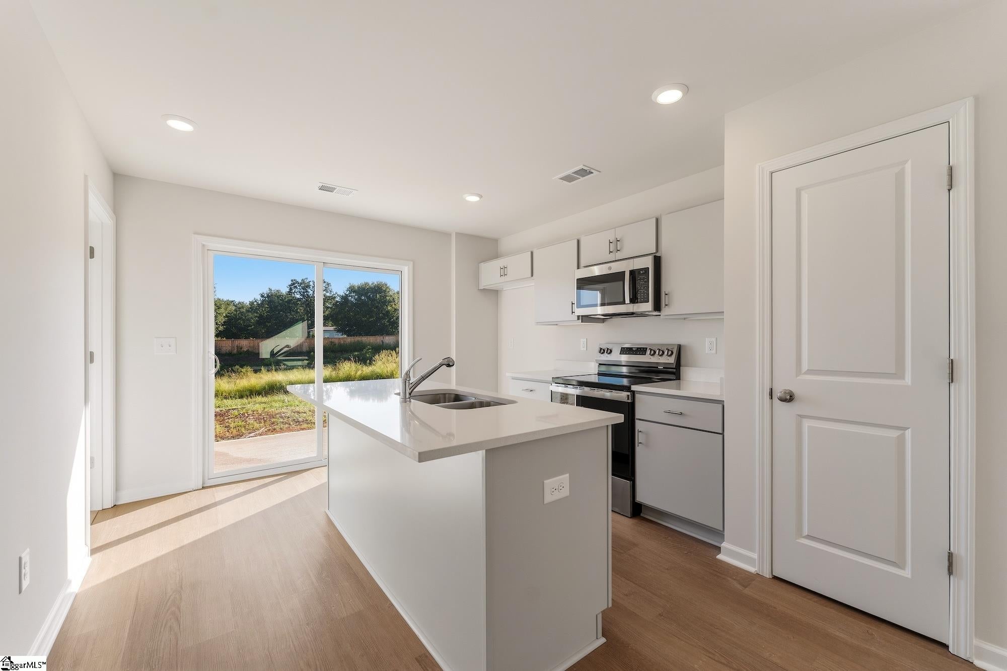 Real Estate Search 4 154 Cloverfield Lane
