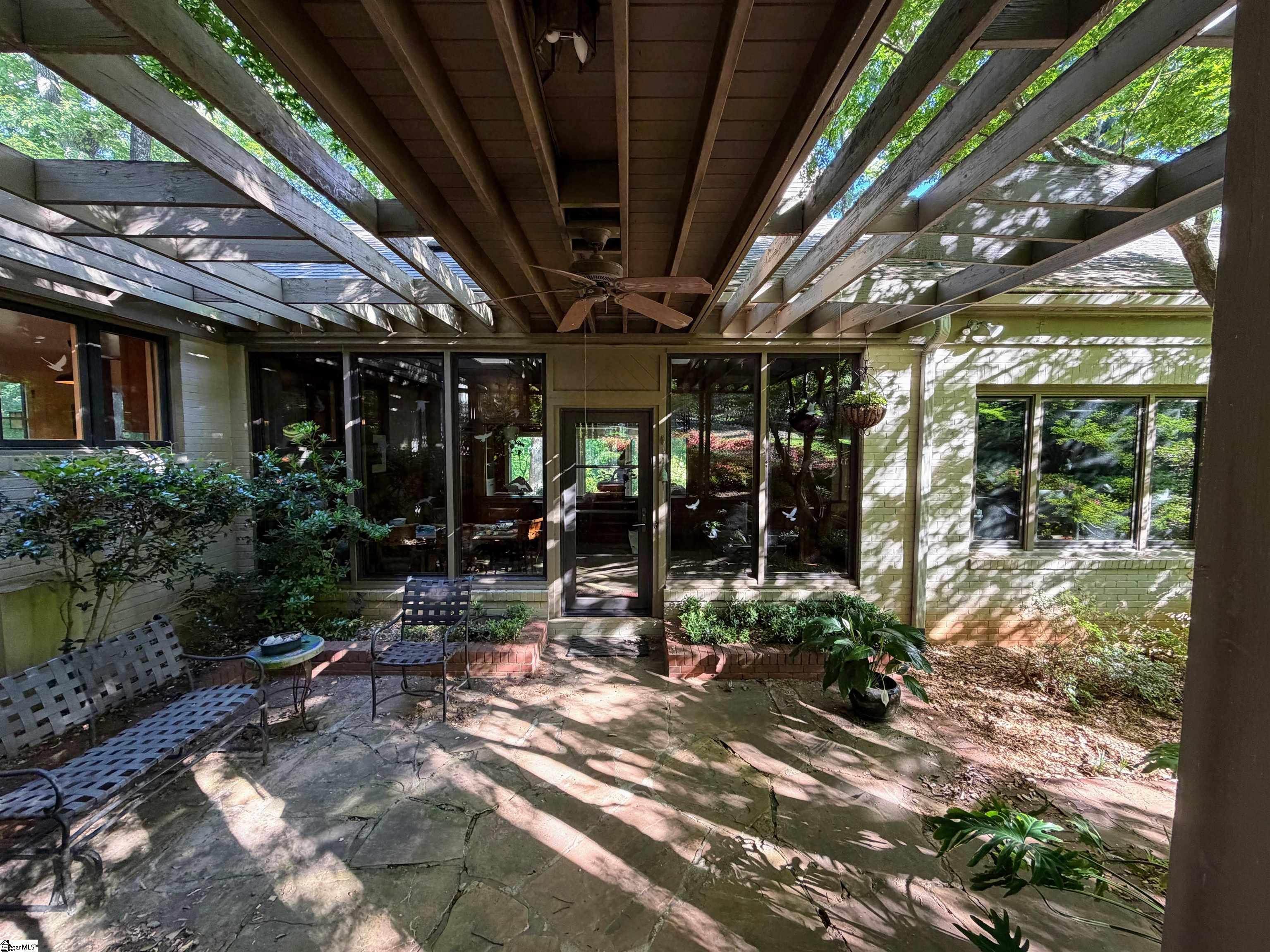 418 Woodland Way