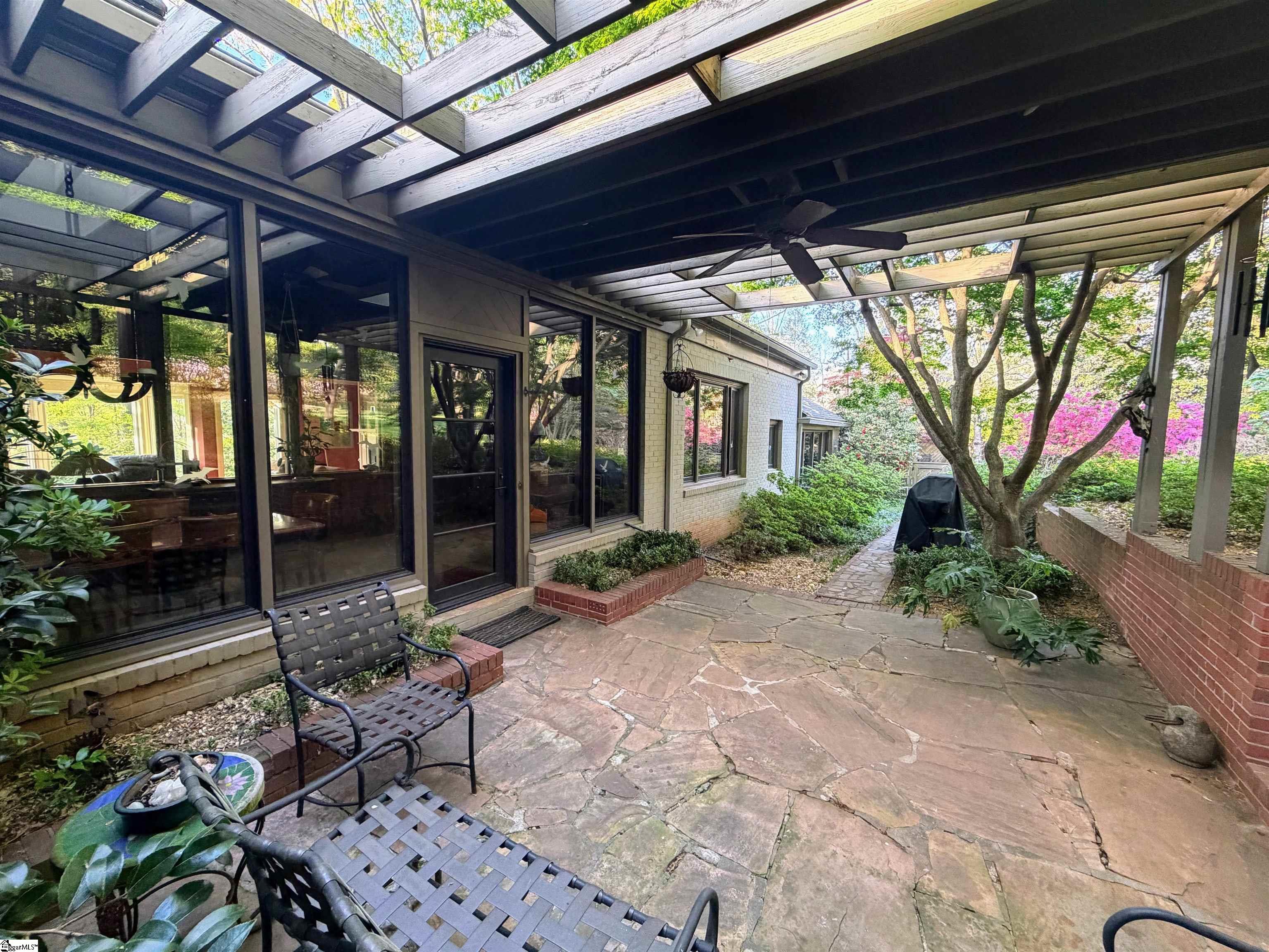 418 Woodland Way