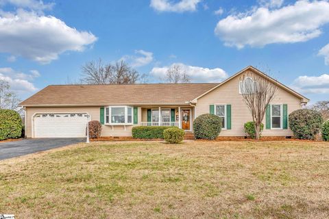 Photo of 437 Cresthaven Drive, Boiling Springs, SC 29316 (MLS # 1583539)