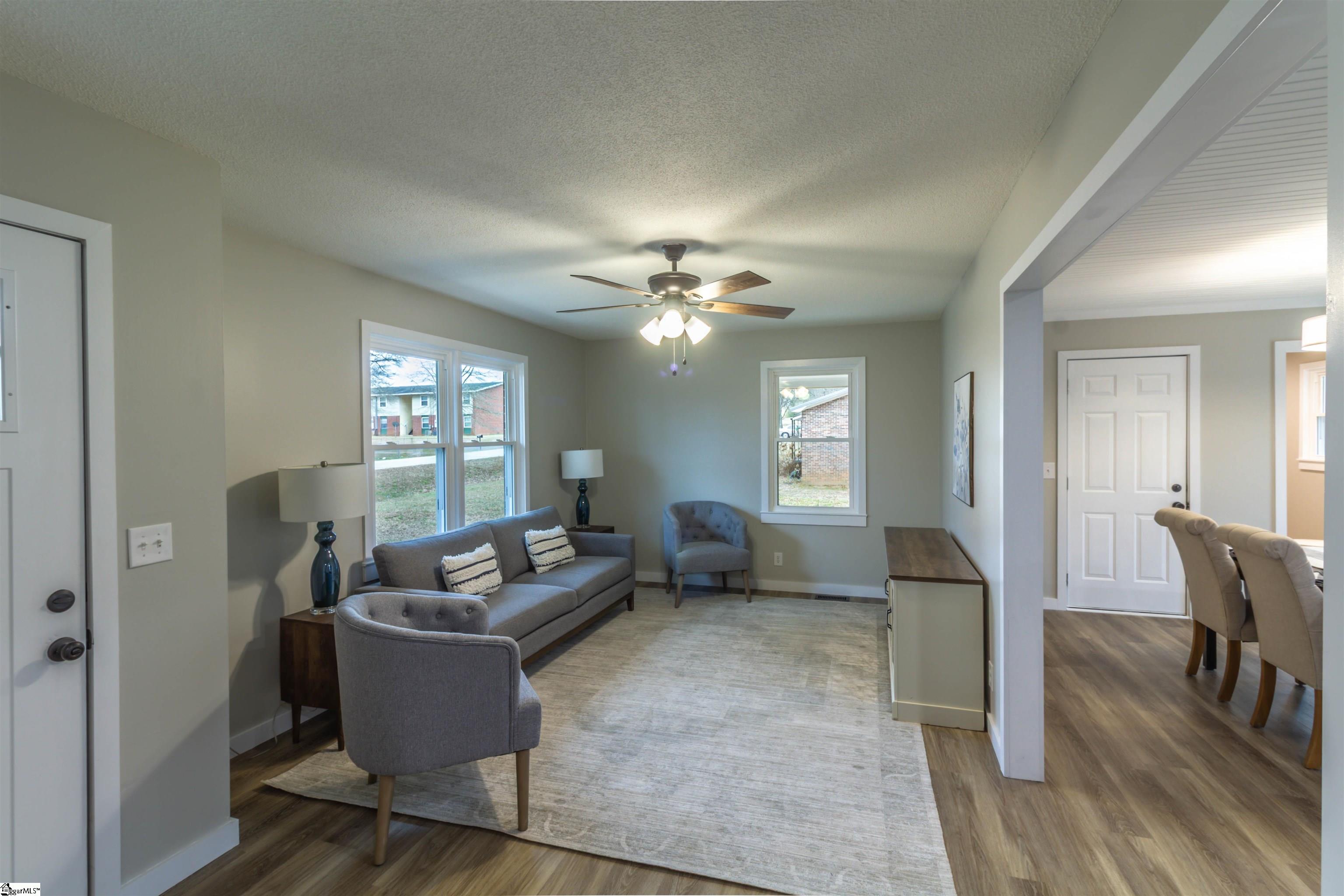 319 E Hampton Avenue