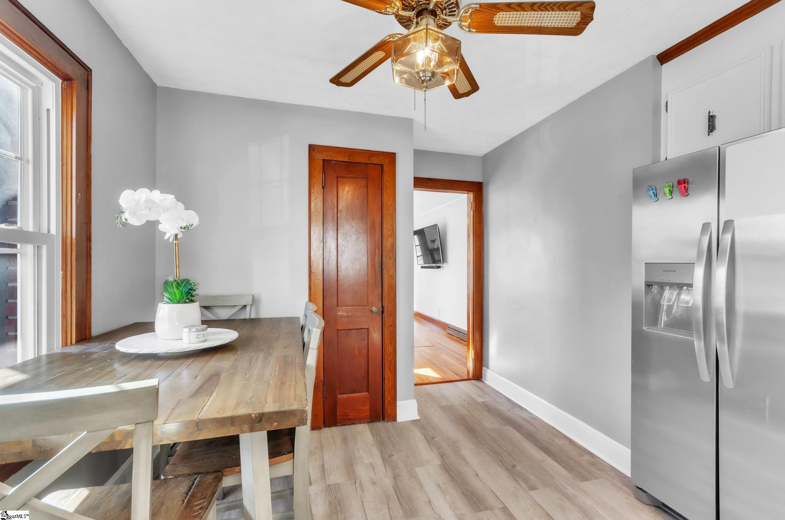 Greenville, South Carolina 29611, United States, 2 Bedrooms Bedrooms, ,2 BathroomsBathrooms,Residential,Contingent,91477