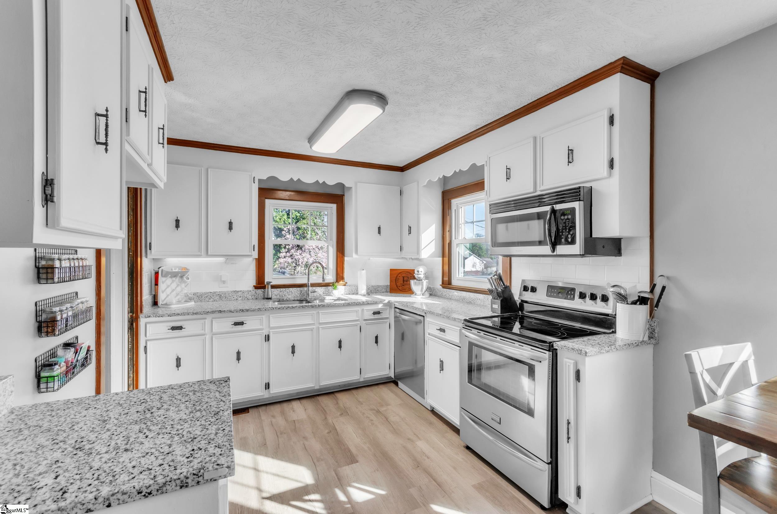 Greenville, South Carolina 29611, United States, 2 Bedrooms Bedrooms, ,2 BathroomsBathrooms,Residential,Contingent,91477