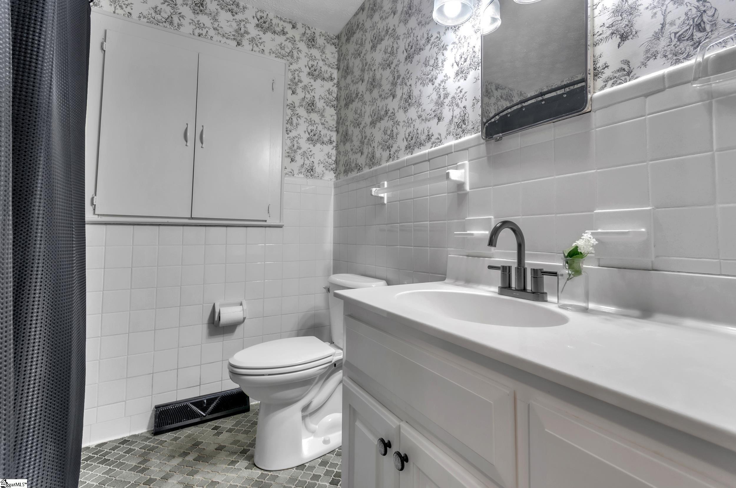 Greenville, South Carolina 29611, United States, 2 Bedrooms Bedrooms, ,2 BathroomsBathrooms,Residential,Contingent,91477