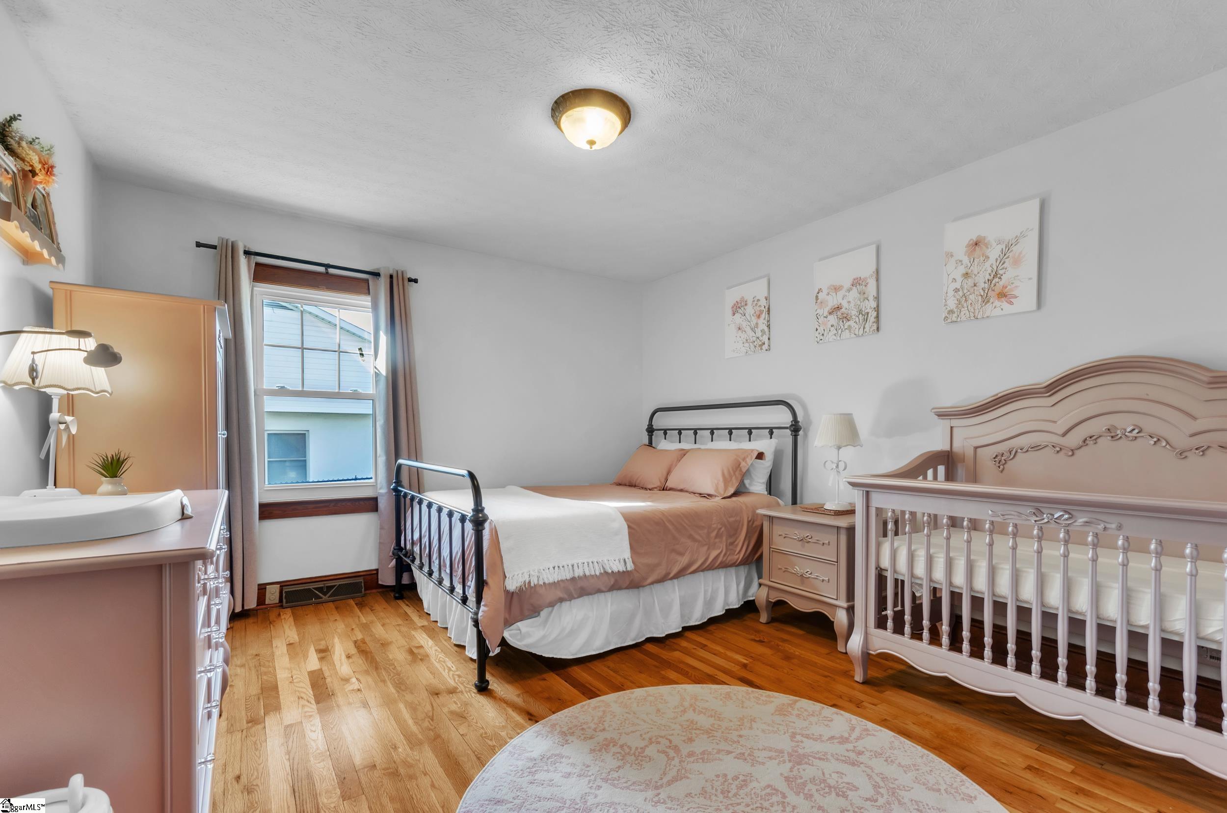 Greenville, South Carolina 29611, United States, 2 Bedrooms Bedrooms, ,2 BathroomsBathrooms,Residential,Contingent,91477