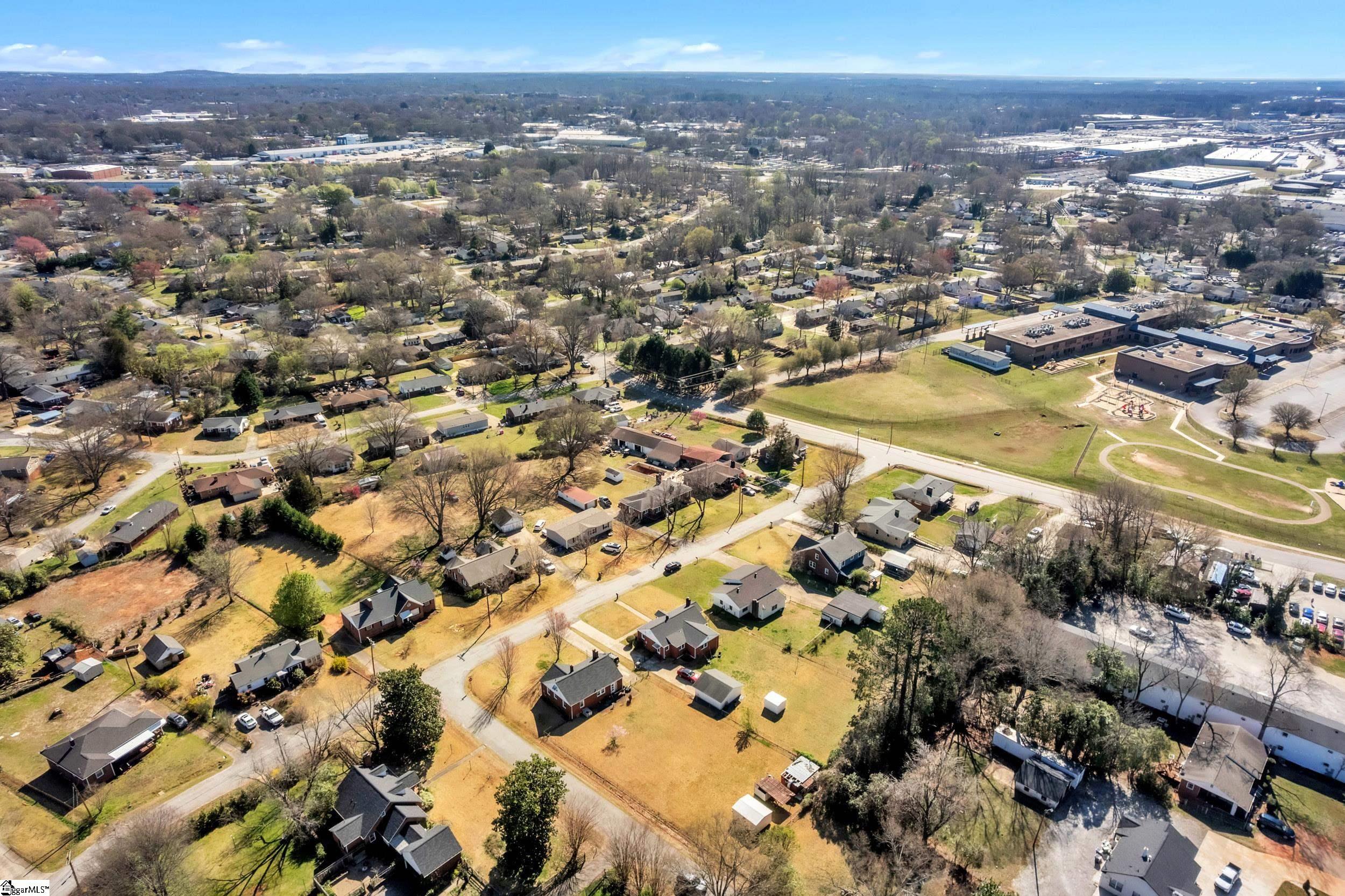 Greenville, South Carolina 29611, United States, 2 Bedrooms Bedrooms, ,2 BathroomsBathrooms,Residential,Contingent,91477