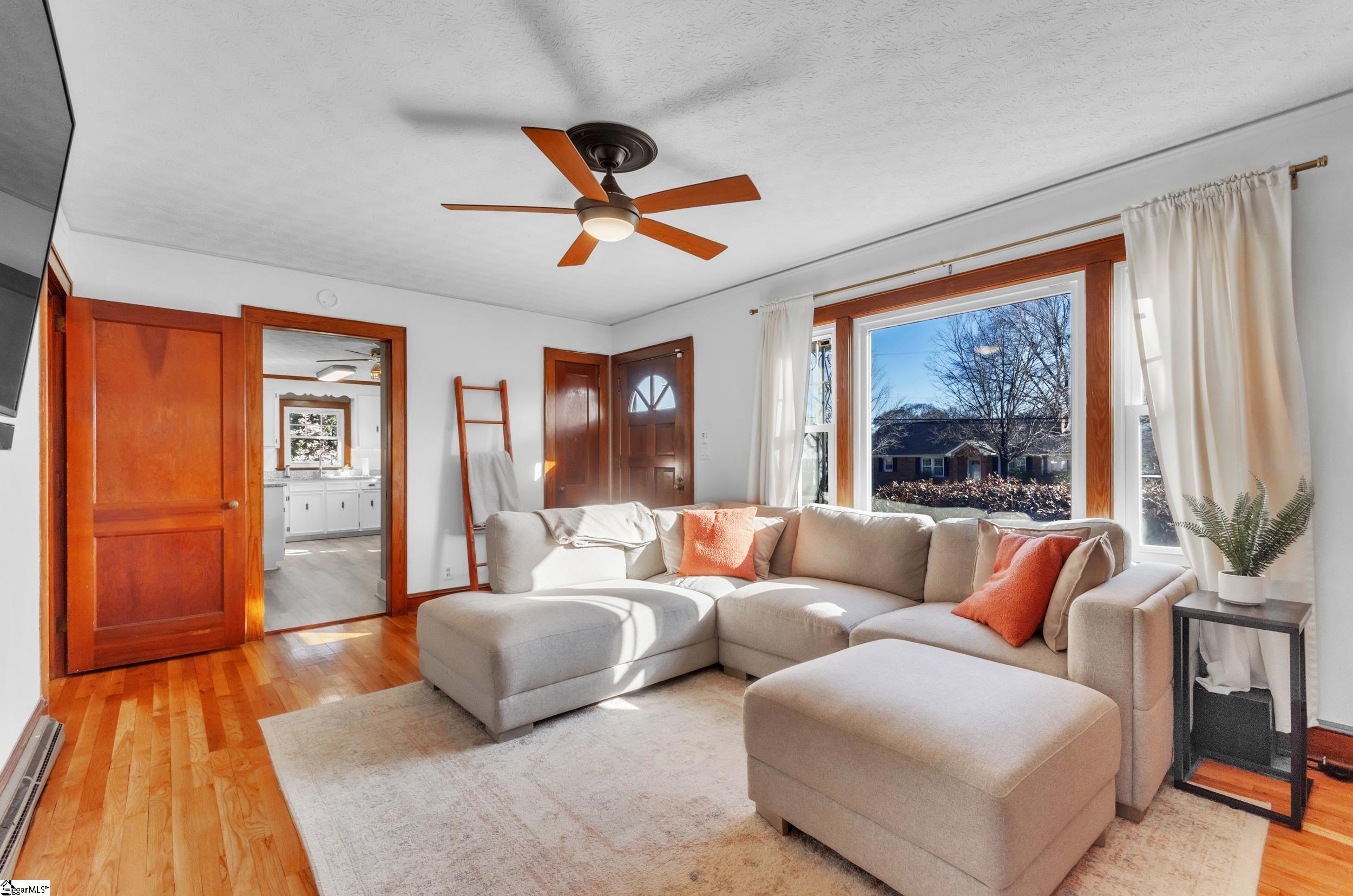 Greenville, South Carolina 29611, United States, 2 Bedrooms Bedrooms, ,2 BathroomsBathrooms,Residential,Contingent,91477