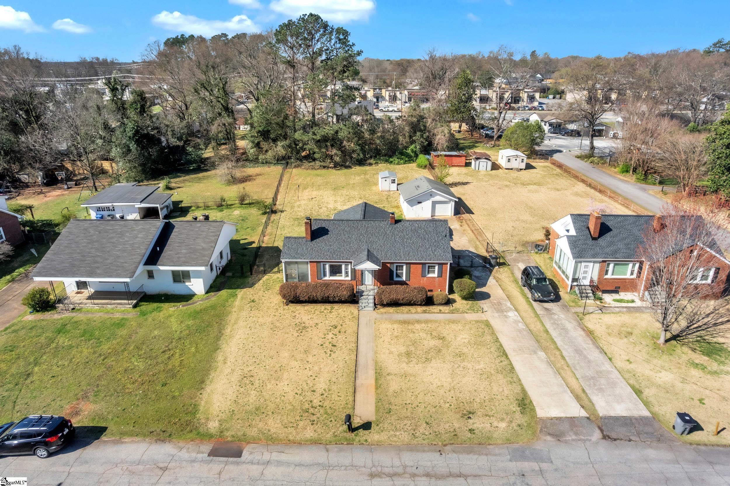 Greenville, South Carolina 29611, United States, 2 Bedrooms Bedrooms, ,2 BathroomsBathrooms,Residential,Contingent,91477