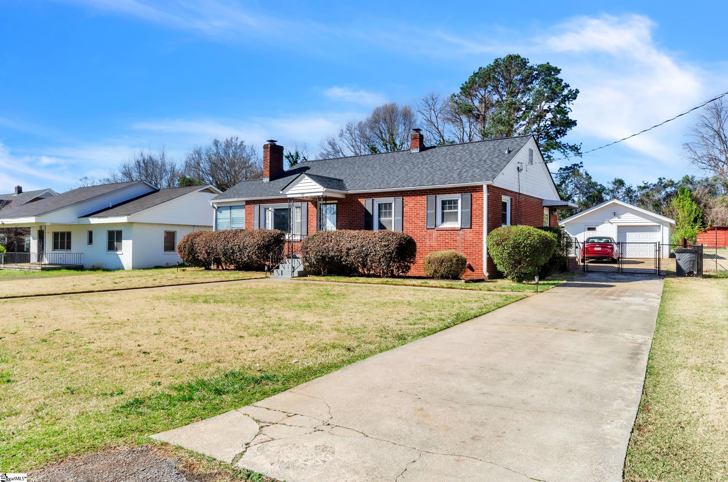 Greenville, South Carolina 29611, United States, 2 Bedrooms Bedrooms, ,2 BathroomsBathrooms,Residential,Contingent,91477