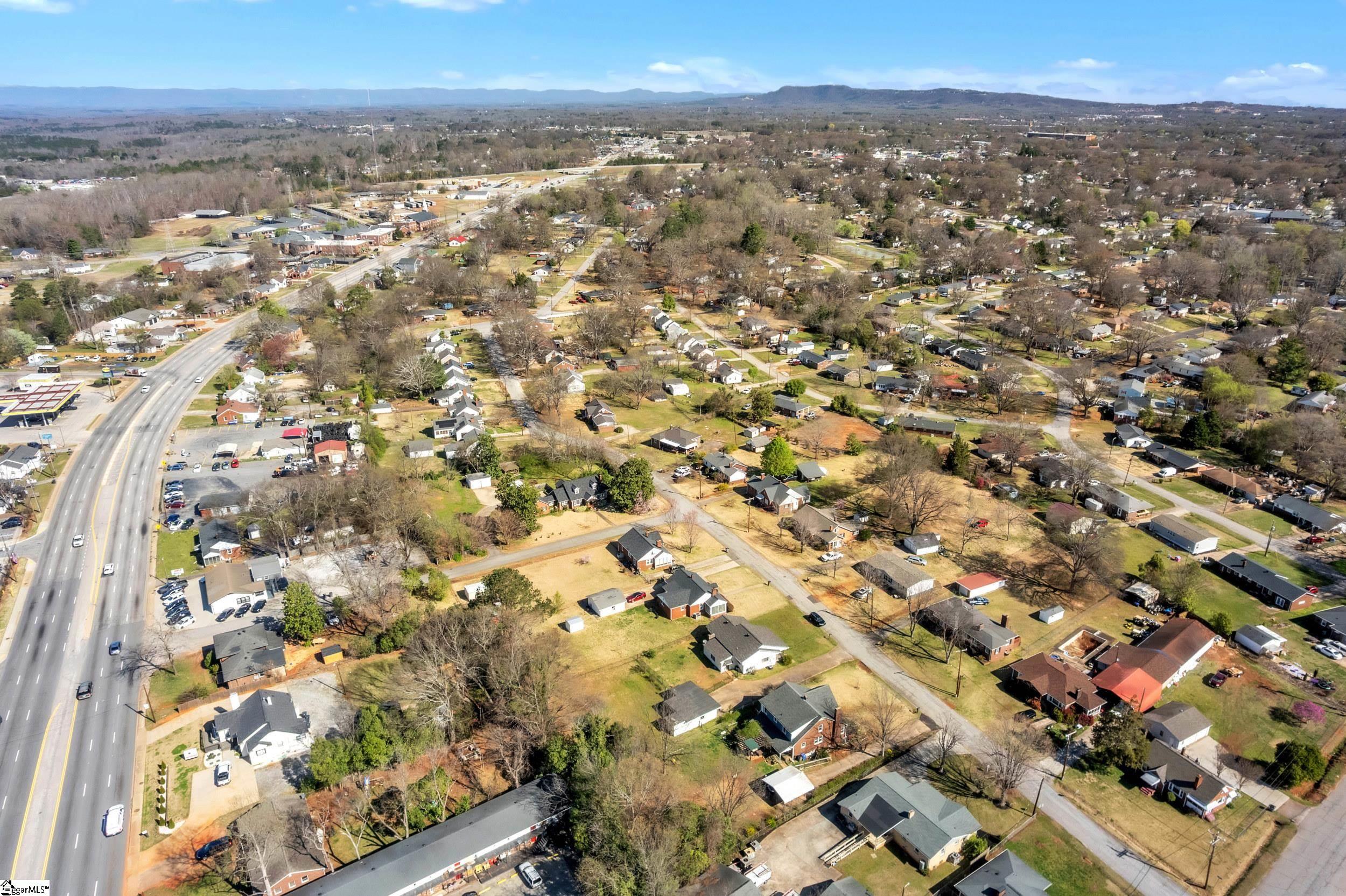 Greenville, South Carolina 29611, United States, 2 Bedrooms Bedrooms, ,2 BathroomsBathrooms,Residential,Contingent,91477