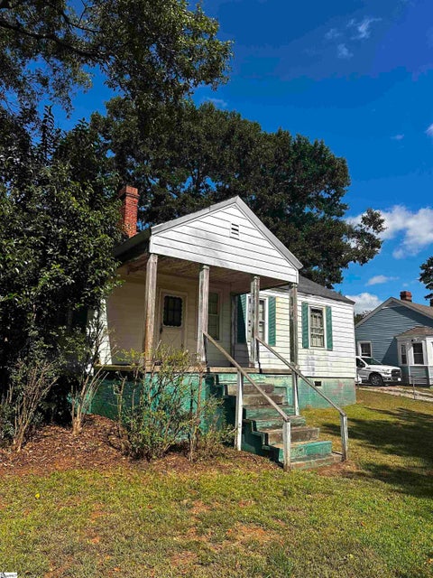 Photo of 10 Center Street, Taylors, SC 29687 (MLS # 1606407)