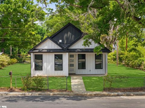 Photo of 223 Oak Street, Clinton, SC 29640 (MLS # 1589565)