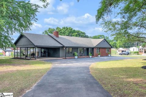 Photo of 311 Costner Road, Boiling Springs, SC 29316 (MLS # 1592555)