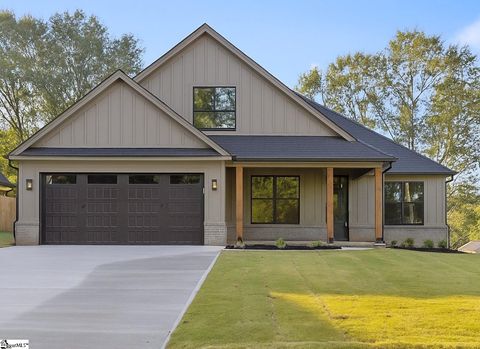 Photo of 281 Pine Hills Road, Woodruff, SC 29388 (MLS # 1574164)