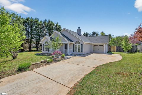 Photo of 304 Golden Leaf Lane, Simpsonville, SC 29681 (MLS # 1585853)