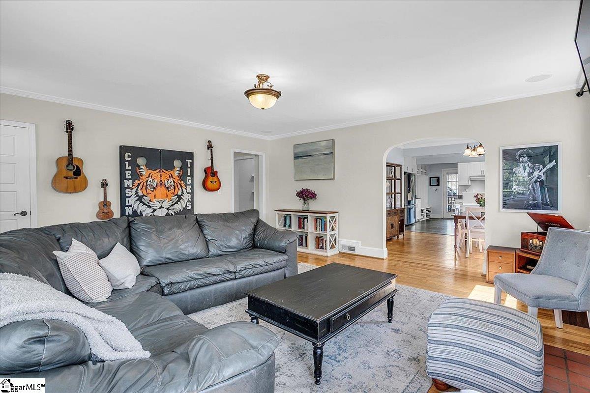 Greenville, South Carolina 29609, United States, 3 Bedrooms Bedrooms, ,2 BathroomsBathrooms,Residential,Contingent,208830