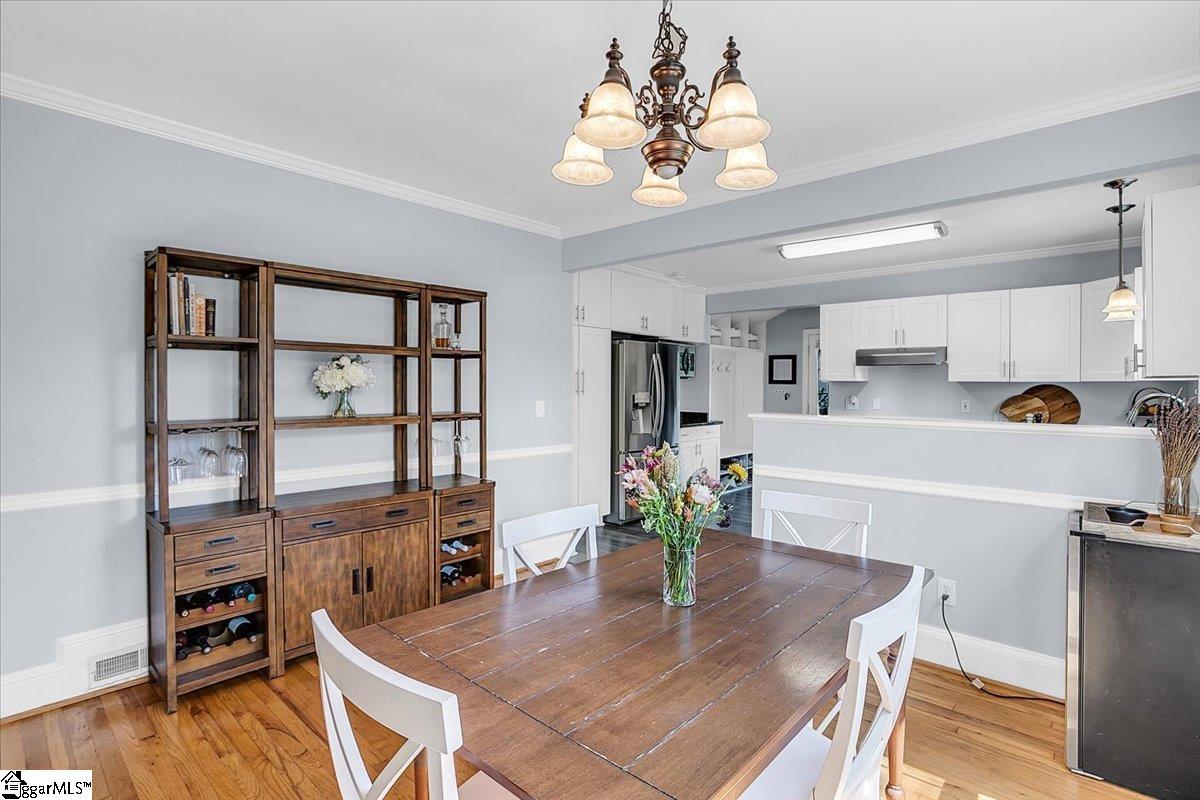 Greenville, South Carolina 29609, United States, 3 Bedrooms Bedrooms, ,2 BathroomsBathrooms,Residential,Contingent,208830