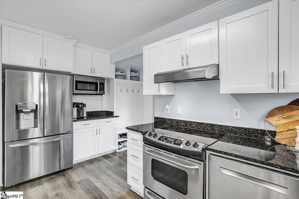 Greenville, South Carolina 29609, United States, 3 Bedrooms Bedrooms, ,2 BathroomsBathrooms,Residential,Contingent,208830