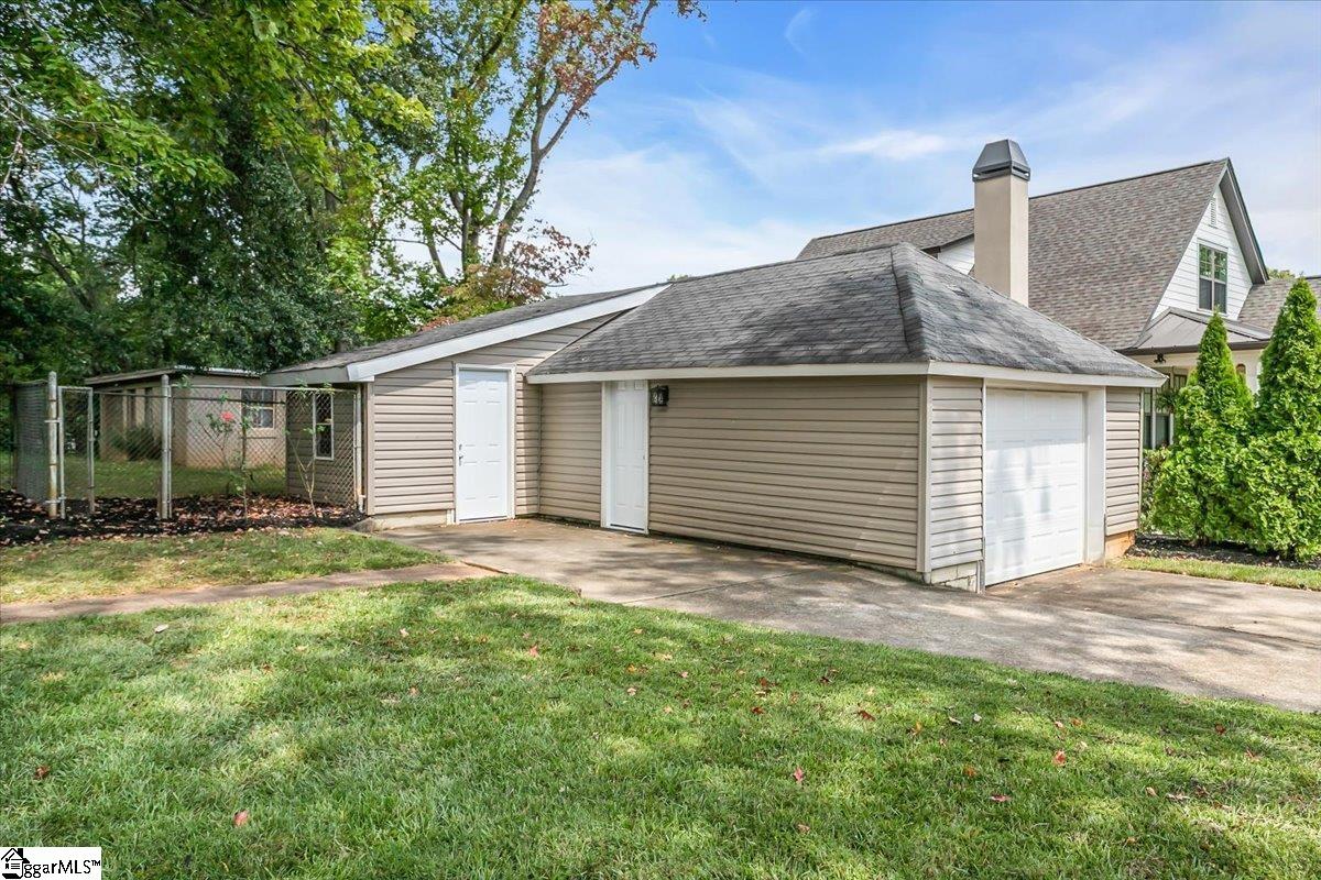 Greenville, South Carolina 29609, United States, 3 Bedrooms Bedrooms, ,2 BathroomsBathrooms,Residential,Contingent,208830