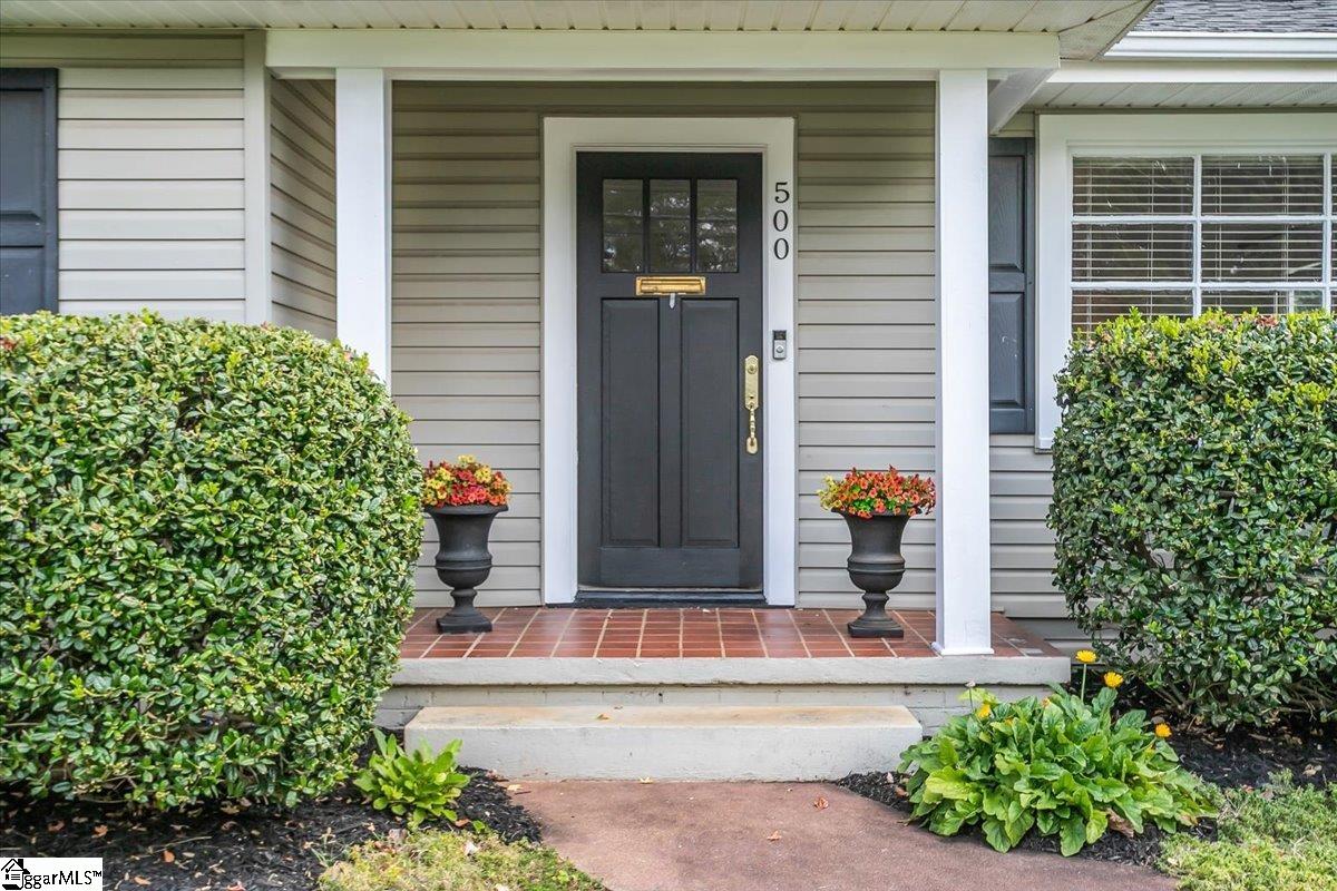 Greenville, South Carolina 29609, United States, 3 Bedrooms Bedrooms, ,2 BathroomsBathrooms,Residential,Contingent,208830