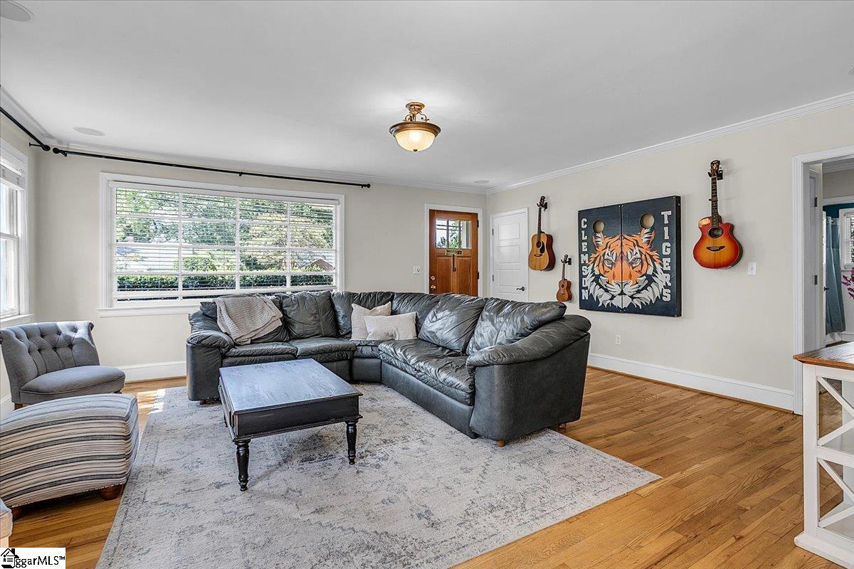 Greenville, South Carolina 29609, United States, 3 Bedrooms Bedrooms, ,2 BathroomsBathrooms,Residential,Contingent,208830