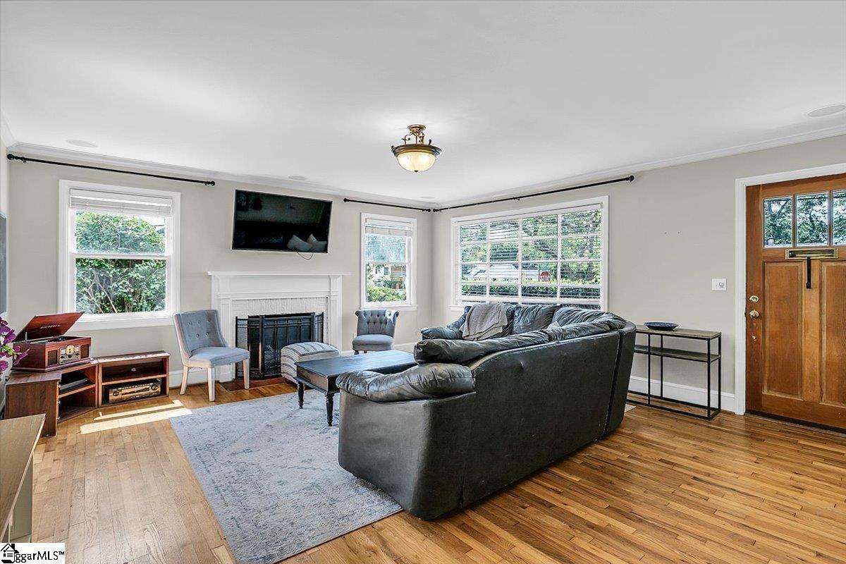 Greenville, South Carolina 29609, United States, 3 Bedrooms Bedrooms, ,2 BathroomsBathrooms,Residential,Contingent,208830