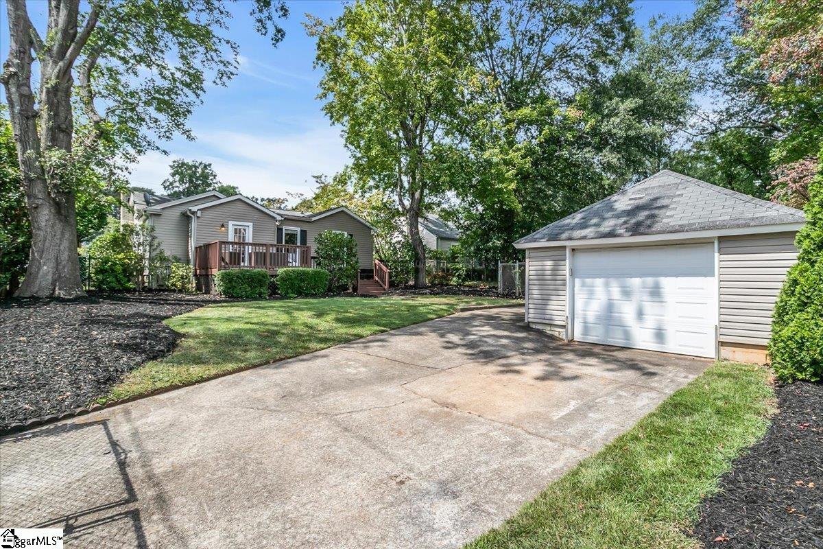 Greenville, South Carolina 29609, United States, 3 Bedrooms Bedrooms, ,2 BathroomsBathrooms,Residential,Contingent,208830