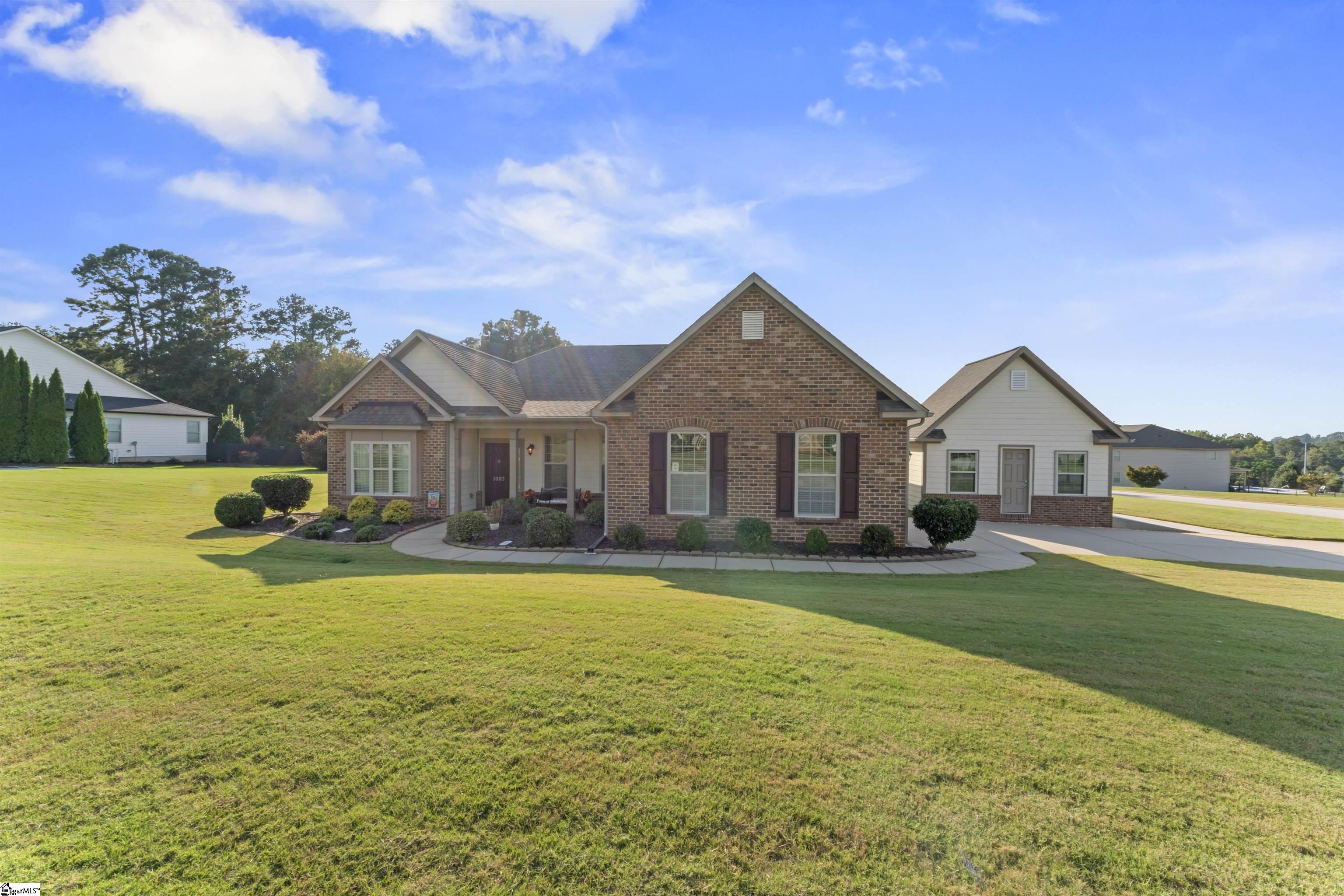 Anderson, South Carolina 29621, United States, 3 Bedrooms Bedrooms, ,2 BathroomsBathrooms,Residential,Active,233301