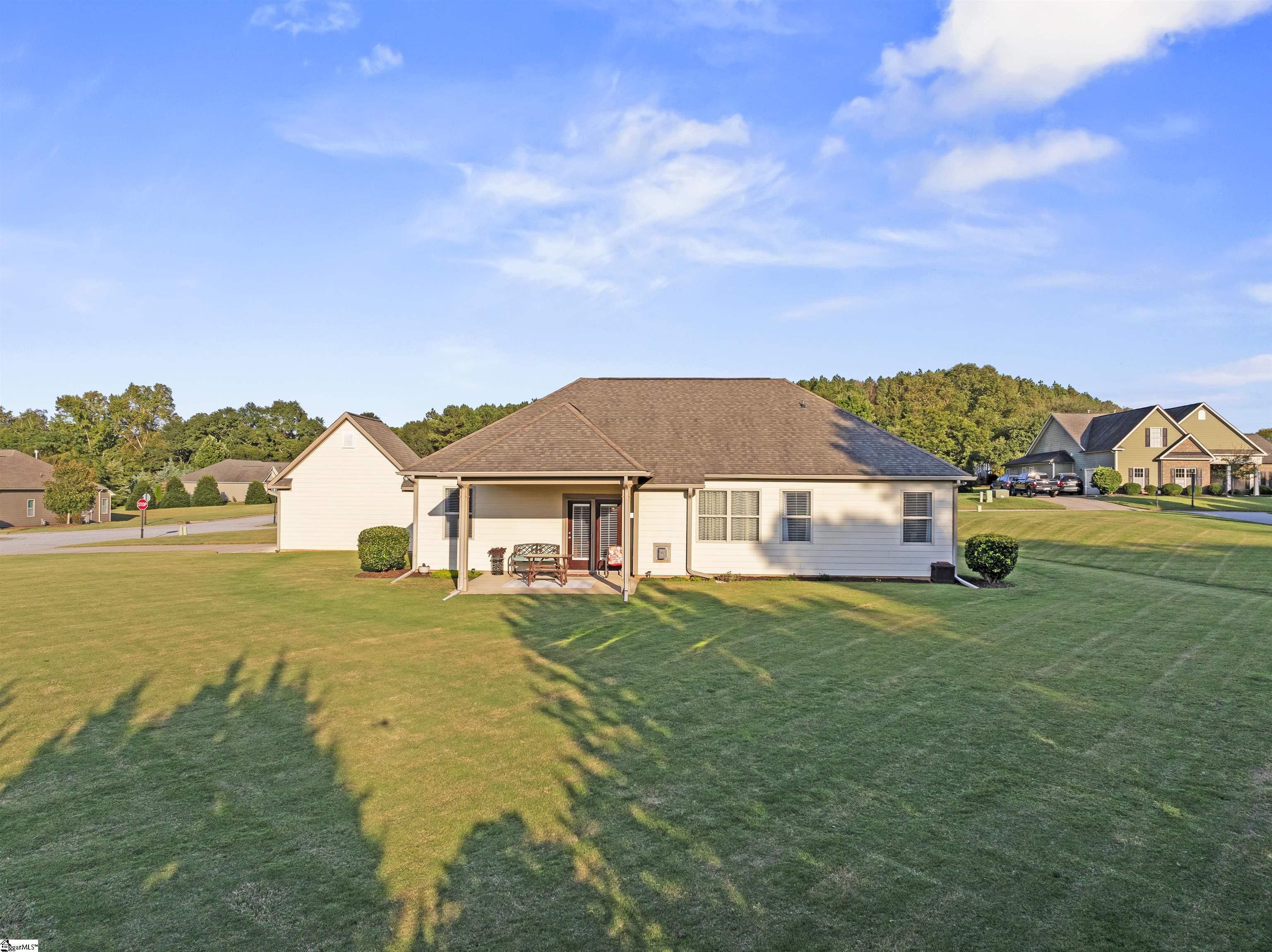 Anderson, South Carolina 29621, United States, 3 Bedrooms Bedrooms, ,2 BathroomsBathrooms,Residential,Active,233301