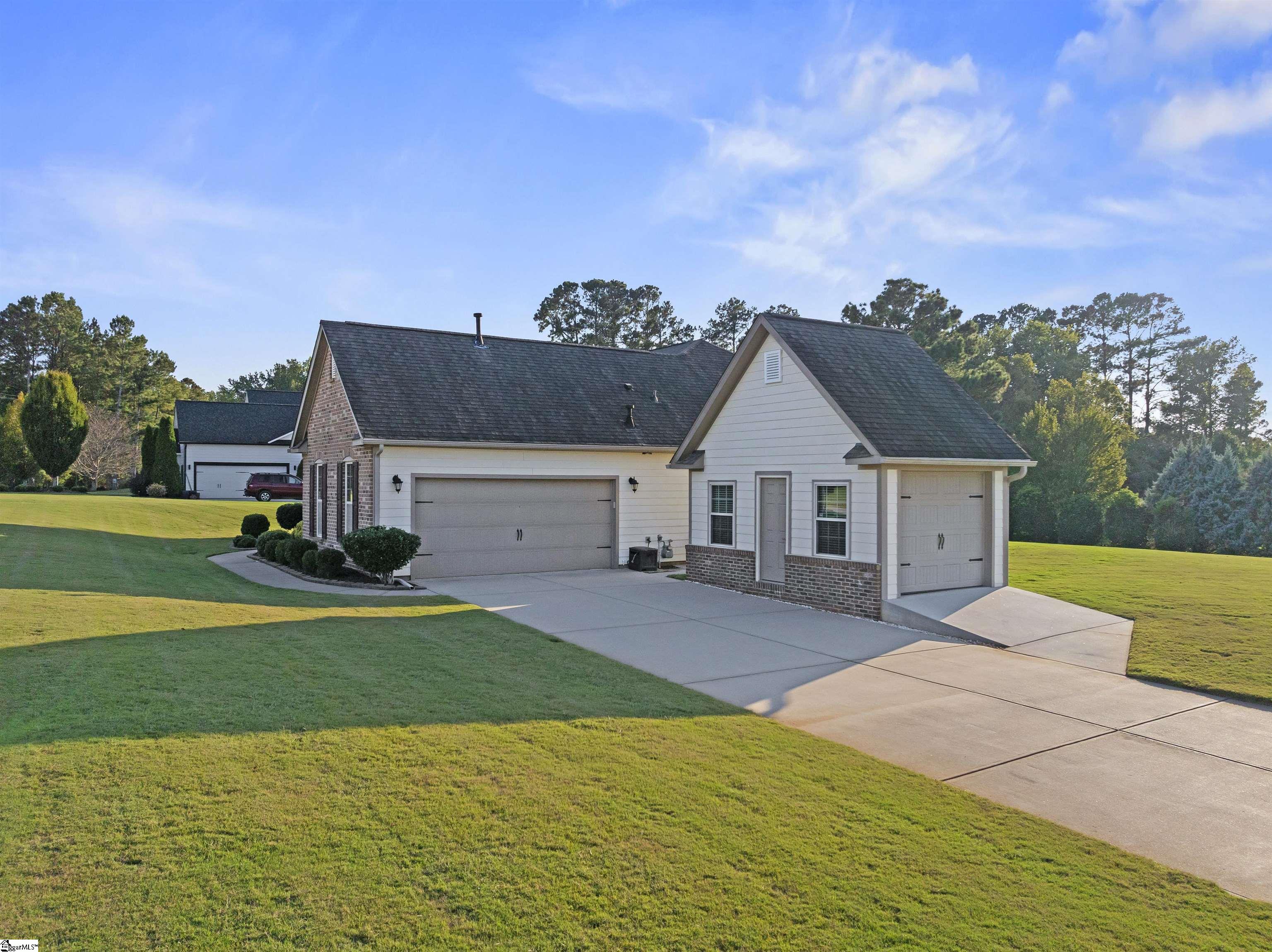 Anderson, South Carolina 29621, United States, 3 Bedrooms Bedrooms, ,2 BathroomsBathrooms,Residential,Active,233301