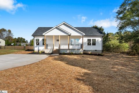 Photo of 115 Sundowner Boulevard, Anderson, SC 29626 (MLS # 1573613)
