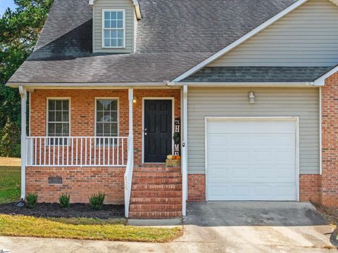 Photo of 125 River Oaks Circle, Piedmont, SC 29673 (MLS # 1573383)