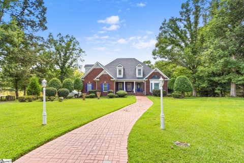 Photo of 105 Eastwinds Drive, Laurens, SC 29360 (MLS # 1600934)