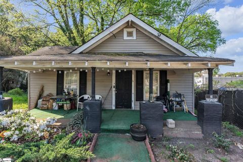 Photo of 1001 W Bramlett Road, Greenville, SC 29611 (MLS # 1587295)