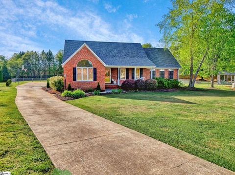 Photo of 309 Silhouette Trace, Boiling Springs, SC 29316 (MLS # 1587175)