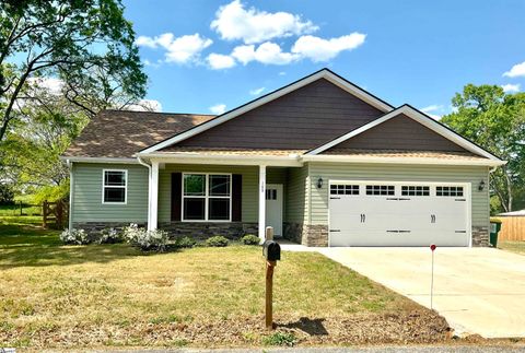 Photo of 105 Dacus Street, Williamston, SC 29697 (MLS # 1588070)