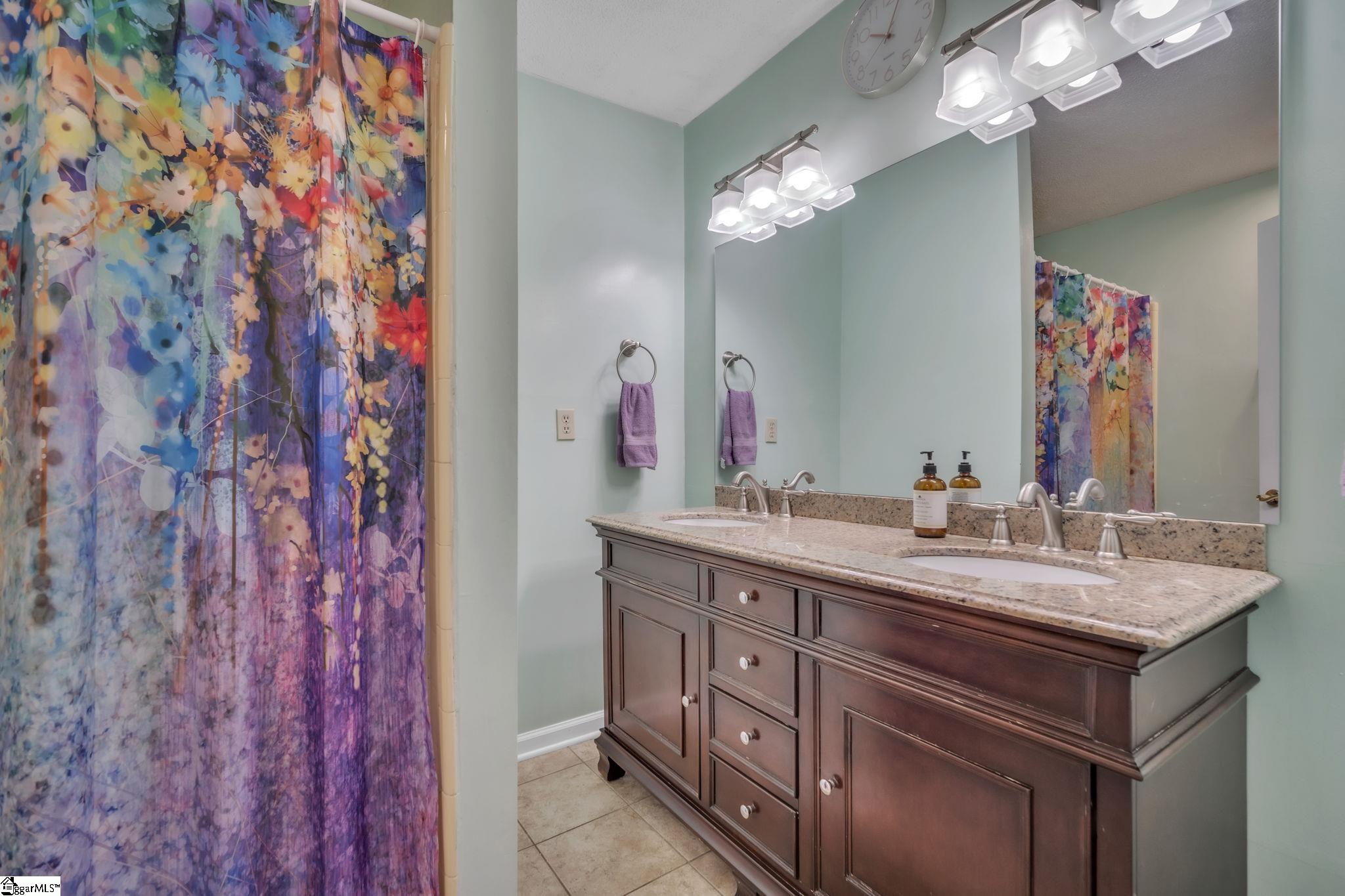 Simpsonville, South Carolina 29681, United States, 5 Bedrooms Bedrooms, ,4 BathroomsBathrooms,Residential,Contingent,107789