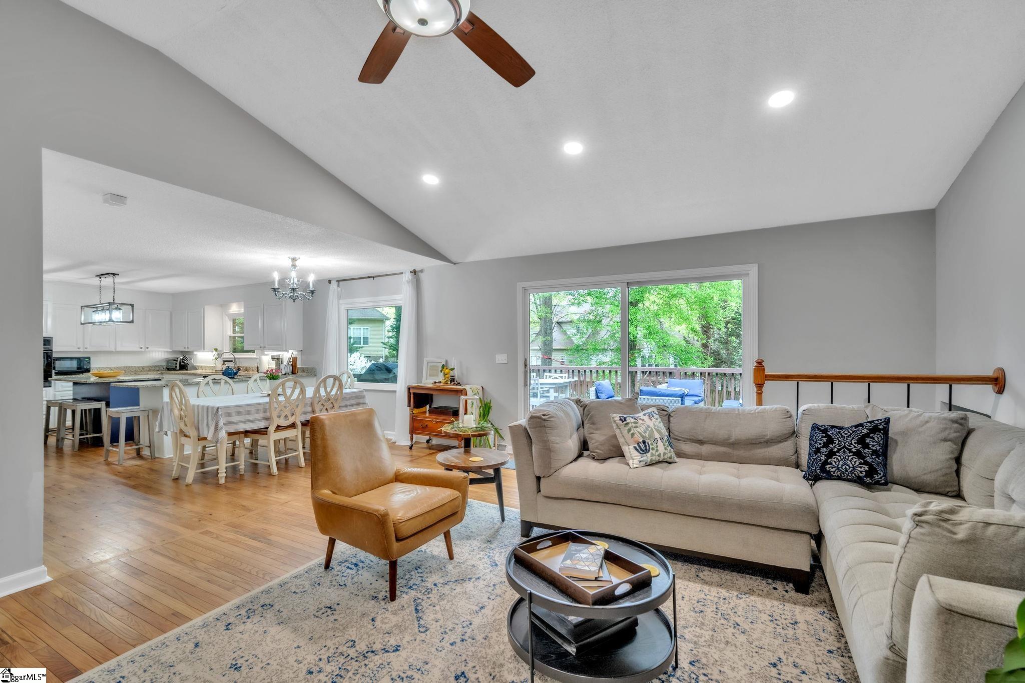 Simpsonville, South Carolina 29681, United States, 5 Bedrooms Bedrooms, ,4 BathroomsBathrooms,Residential,Contingent,107789