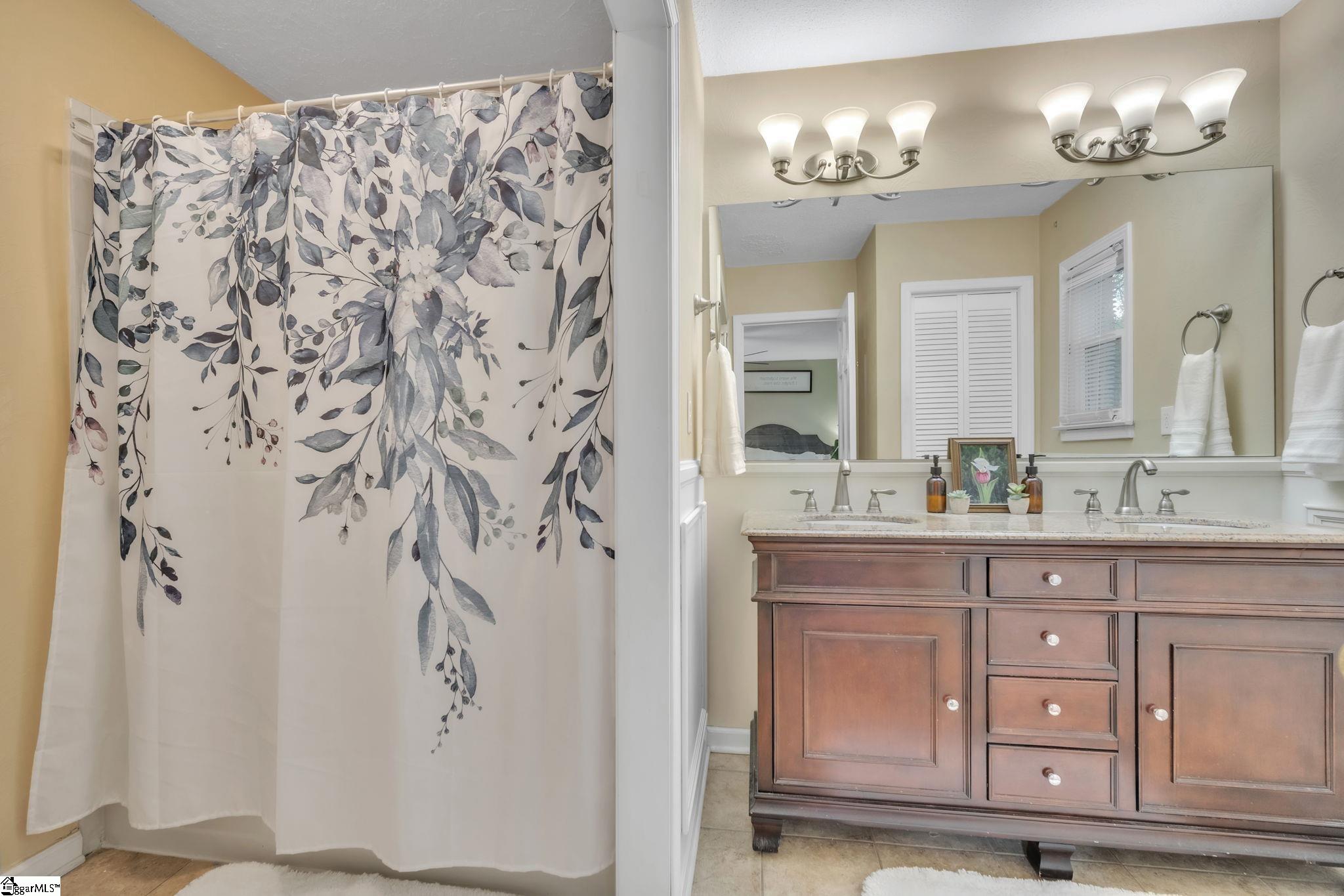 Simpsonville, South Carolina 29681, United States, 5 Bedrooms Bedrooms, ,4 BathroomsBathrooms,Residential,Contingent,107789