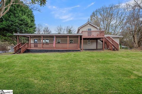 Photo of 135 Commercial Circle, Westminster, SC 29693 (MLS # 1583261)