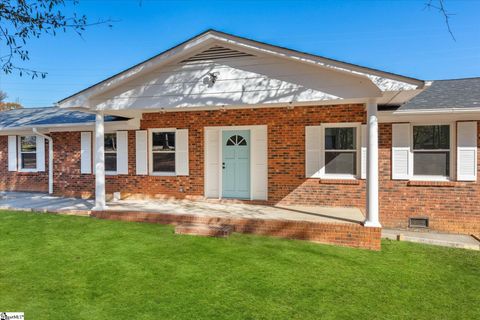 Photo of 370 E Boundary Drive, Spartanburg, SC 29303 (MLS # 1577555)