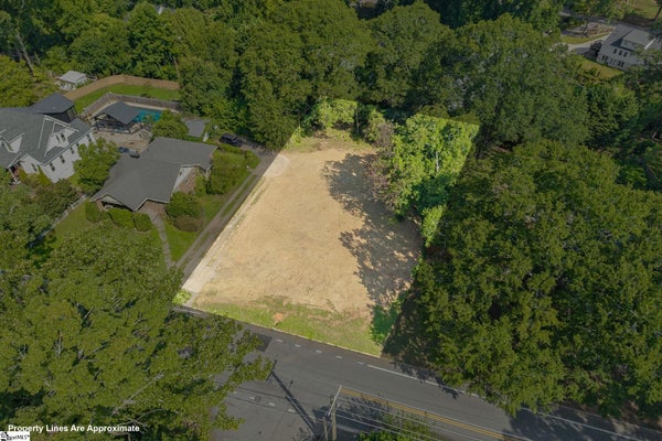 300 W FARIS RD, GREENVILLE, SC 29605 - Image c2d99bd29b1b4e4c38d9692739aec7c5/3467359630