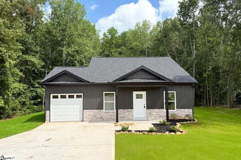 Photo of 210 Foxfire Road, Cowpens, SC 29330 (MLS # 1572137)