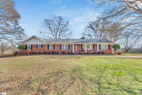 Photo of 1142 Fox Squirrel Ridge Road, Pickens, SC 29671 (MLS # 1578988)